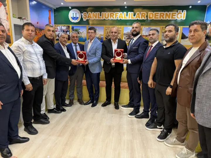 MHP Adana İl Başkanlığı’ndan Şanlıurfalılar Derneği’ne Ziyaret: Hakan Yıldırım ve Mustafa İzgioğlu’na "Fahri Hemşehrilik" Unvanı
