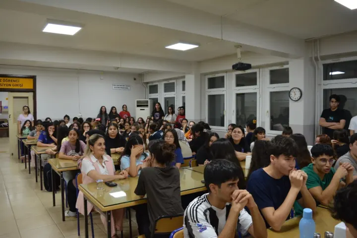 Ceyhan'ın Başarılı Öğrencilerine Kaymakam Jestı! Akşam Yemeğinde Önemli Tavsiyeler