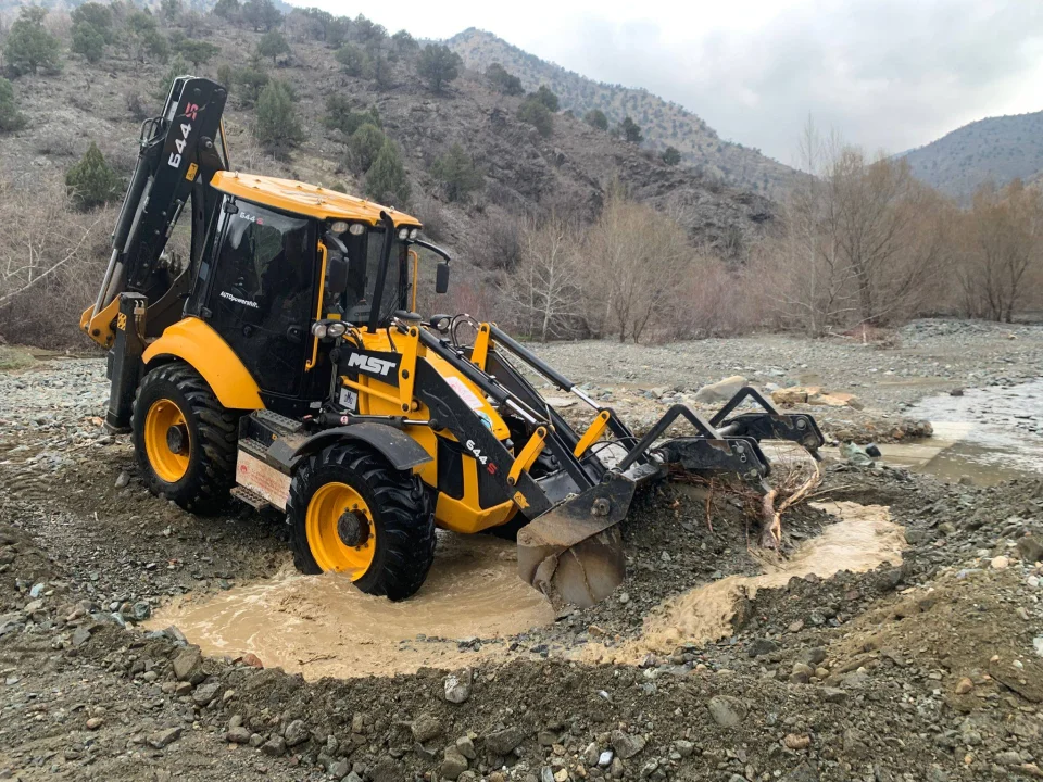 Pozantı’da Kesintisiz Ulaşım İçin Hummalı Çalışma: Akçatekir’den Hamidiye’ye Hizmet Köprüsü