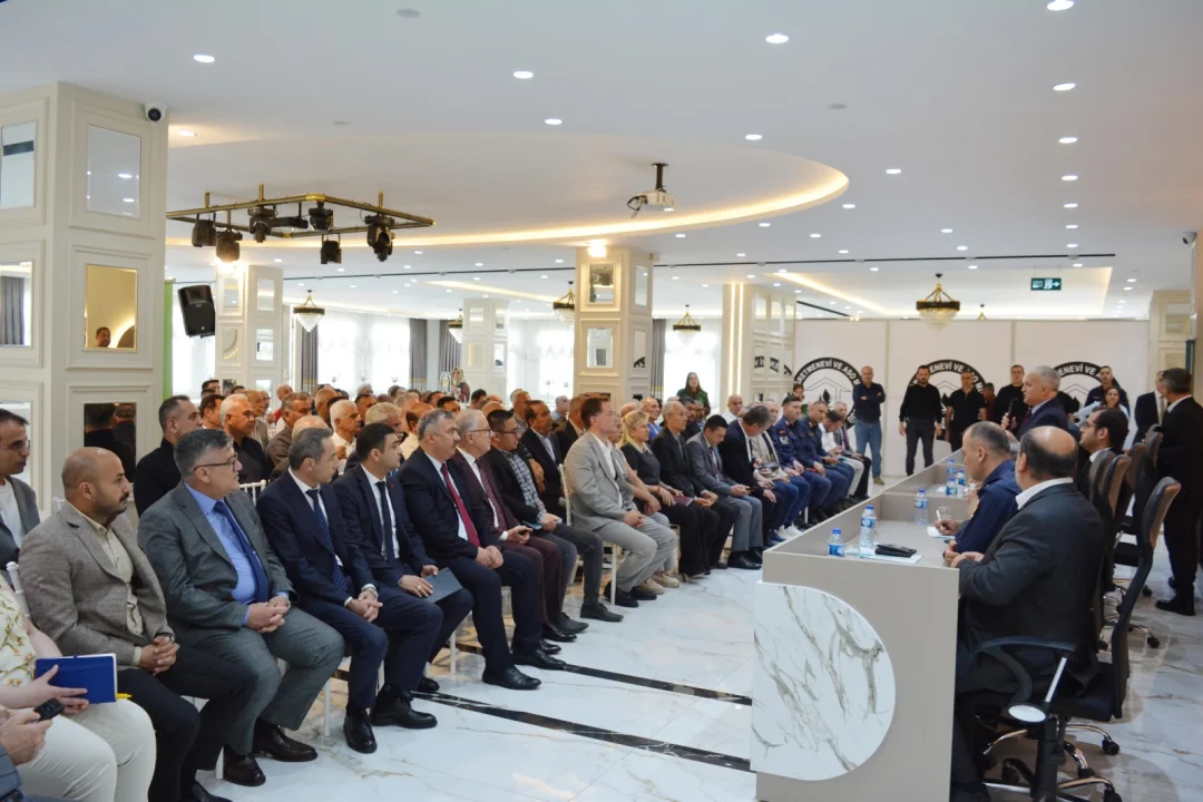 Ceyhan Öğretmenevi’nde Kritik Buluşma: Muhtarlar ve Kurum Müdürleri Bir Arada