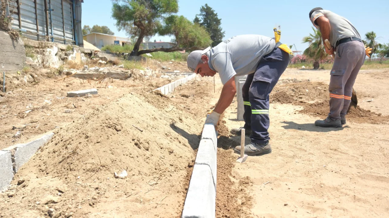 Kurtpınarı Mahallesi’nde Büyük Sevinç: İncirli Plajı Parkı İçin İlk Kazma Vuruldu