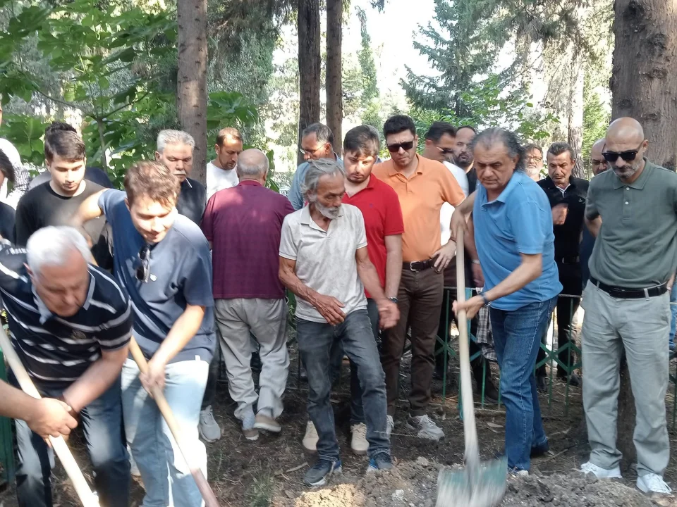 Siyaset, İş ve Spor Dünyası Ceyhan’da Buluştu: Gazeteci Veysel Pulaşlı’ya Son Görev
