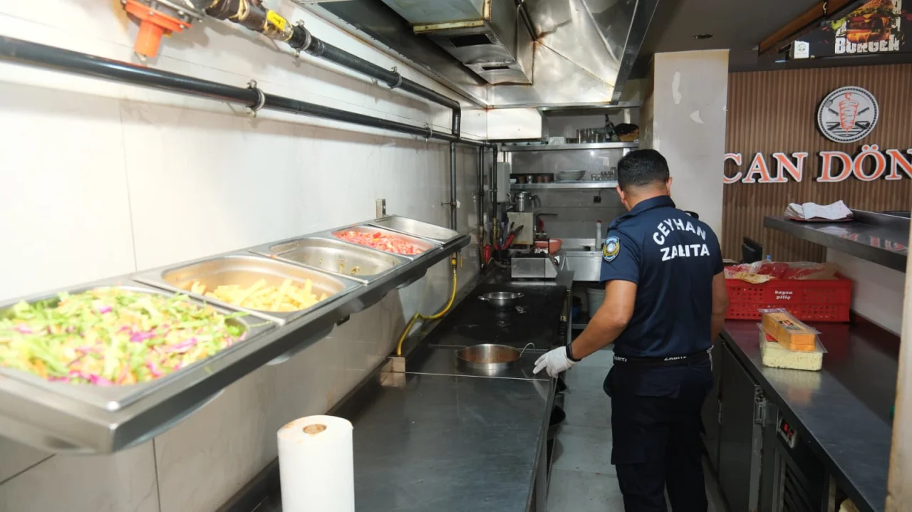 Ceyhan’da Döner İşletmelerine Sıkı Takip: Hijyen, Ruhsat ve SKT Kontrolü