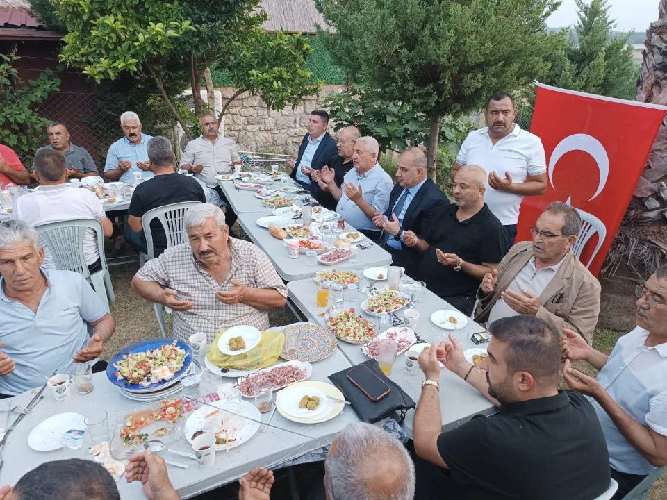 15 Temmuz’un 10. Yılında Karaisalı’da Şehitler İçin Kurban Kesildi, Dualar Edildi