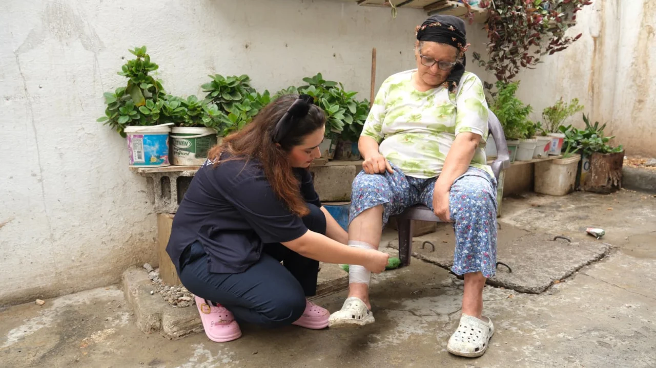 Ceyhan'da Sosyal Belediyecilik Rüzgarı: Sağlık Kabininden Evde Bakıma Tam Destek