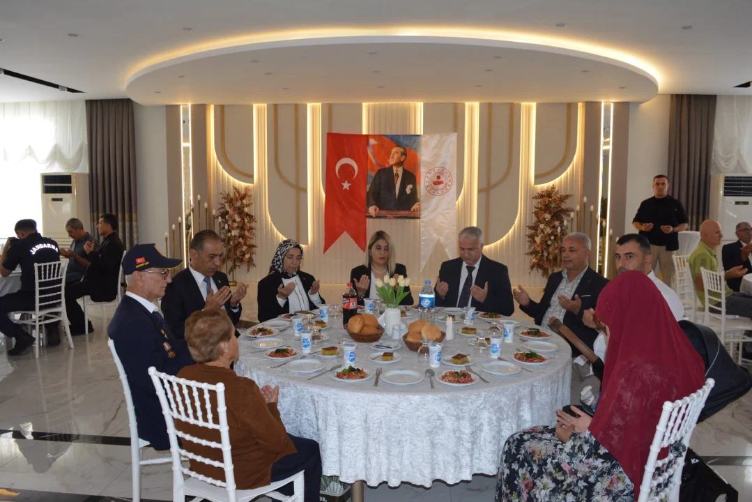 Ceyhan'da Kahraman Gazilerimiz ve Şehit Yakınlarımız Onuruna Anlamlı Yemek
