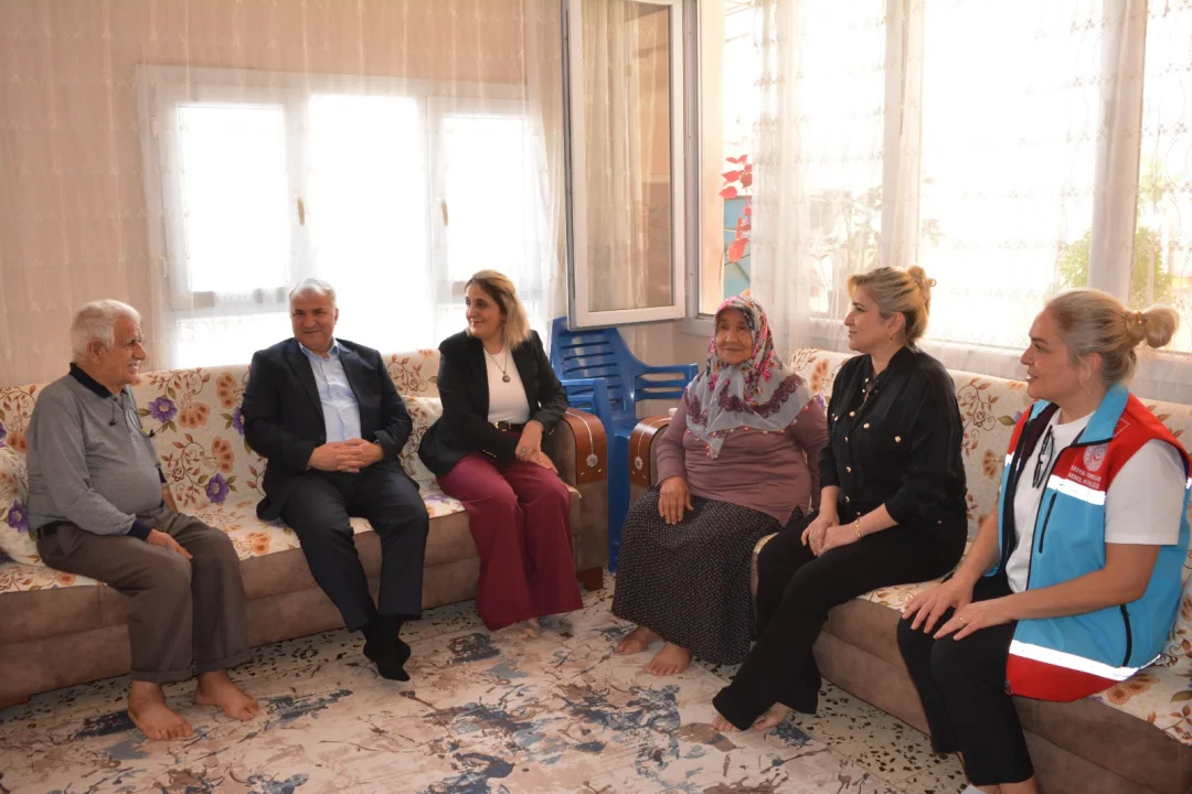 Ceyhan Kaymakamı Ramazan Kurtyemez’den Dünya Yaşlılar Günü’nde Anlamlı Ziyaret