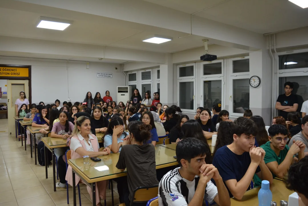 Ceyhan Kaymakamı Ramazan Kurtyemez Fen Lisesi Öğrenci Yurdu’nda Gençlerle Yemekte Buluştu!