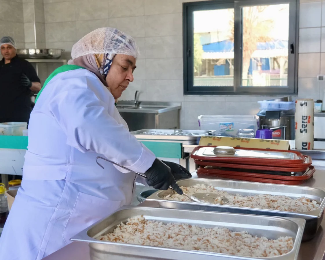 Ceyhan Belediyesi’nden İftar Çadırı Yerine Evde Sıcak Yemek Uygulaması