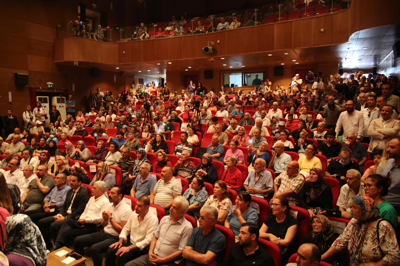 Ceyhan’da İhtiyaç Sahibi Emeklilere 5 Bin TL Bayram İkramiyesi