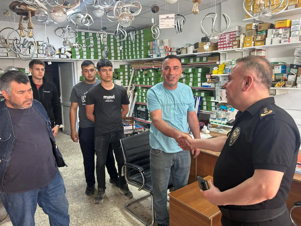 Ceyhan Emniyet Müdürü Oğuz Şahin’den Esnafa Anlamlı Ziyaret