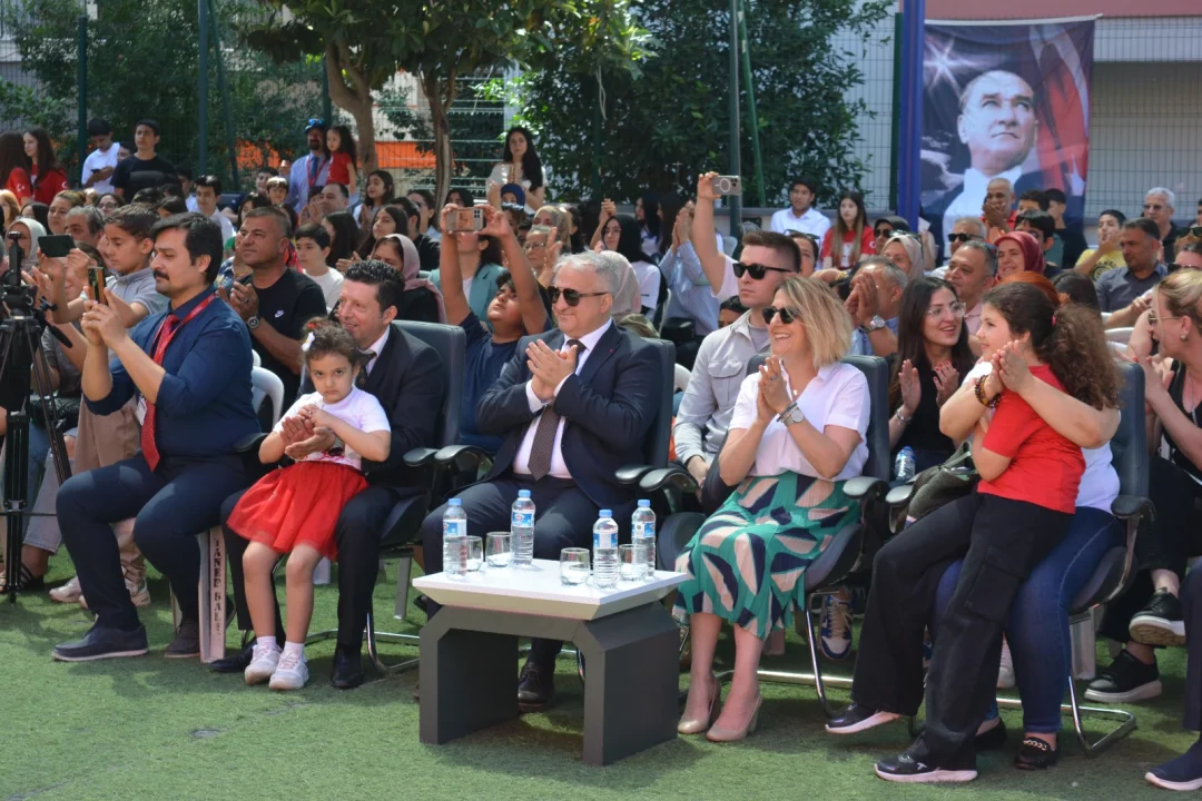 Cumhuriyet Meydanı’nda 19 Mayıs’a Yakışır Kutlama