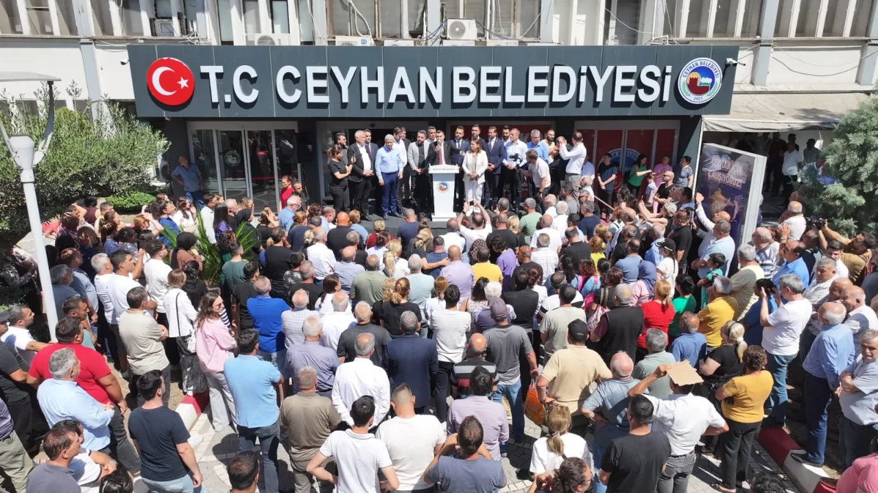 Adana’da Siyasi Gerilim: Kadir Aydar’a Destek Gösterisi