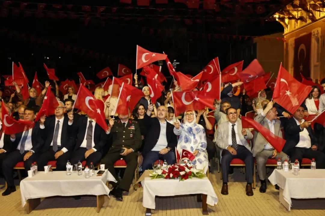 Adana’da ‘15 Temmuz Demokrasi ve Birlik Günü’ Nöbeti Tutuldu, Şehitler Dualarla Anıldı