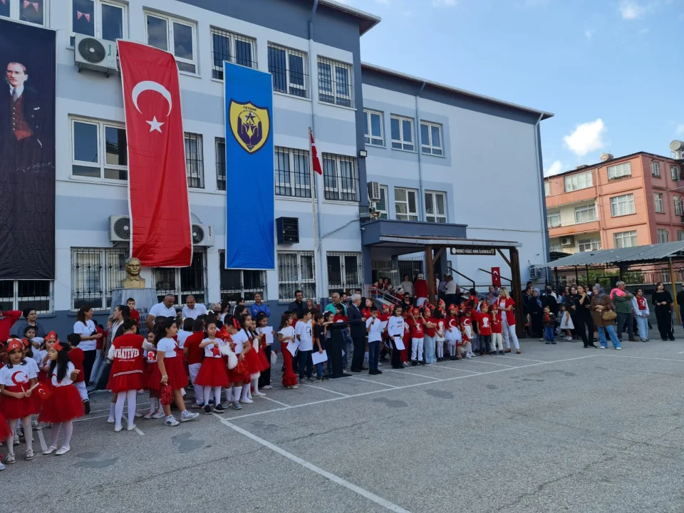 Remzi Oğuz Arık İlkokulu Öğrencilerinden Unutulmaz Cumhuriyet Kutlaması
