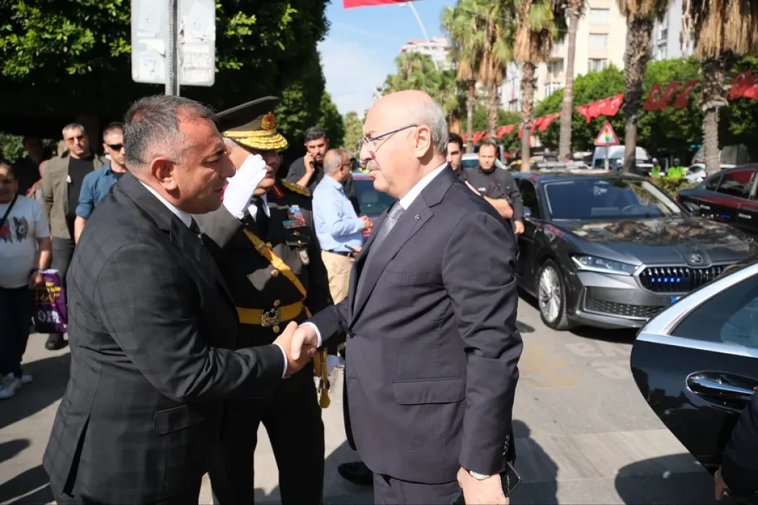 Adana’da Cumhuriyet Bayramı Kutlamaları Renkli Görüntülere Sahne Oldu