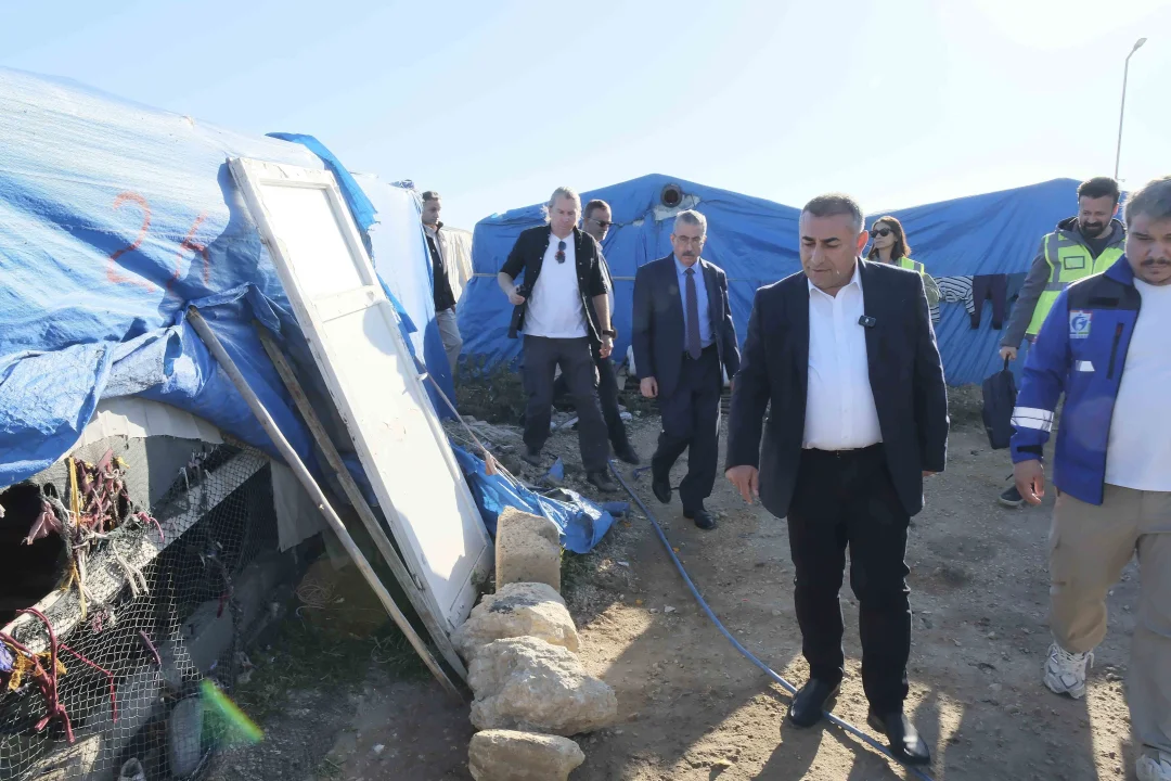 Büyükşehir Derman Ekibi Sahada: Tarım İşçilerine Çok Yönlü Destek