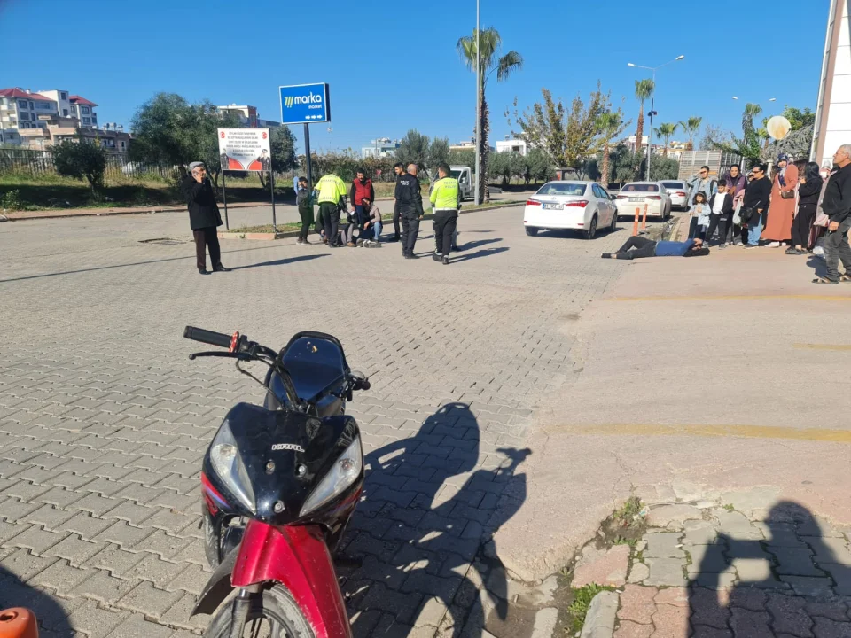 Ceyhunkent 2 Sitesi Önünde Kaza: İki Motosiklet Çarpıştı