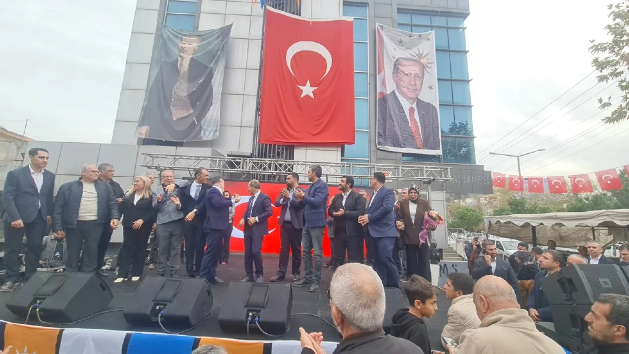 AK Parti Ceyhan İlçe Başkanlığı’nda Bayrak Değişimi