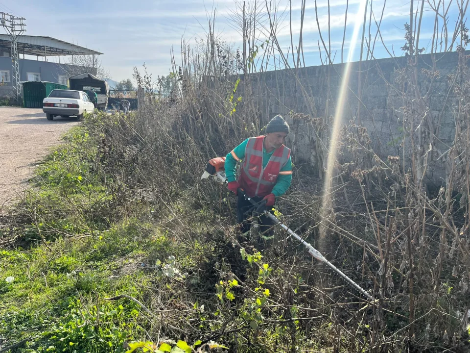 Ceyhan Belediyesi Kırsal Mahallelerde Hizmet Atağını Sürdürüyor