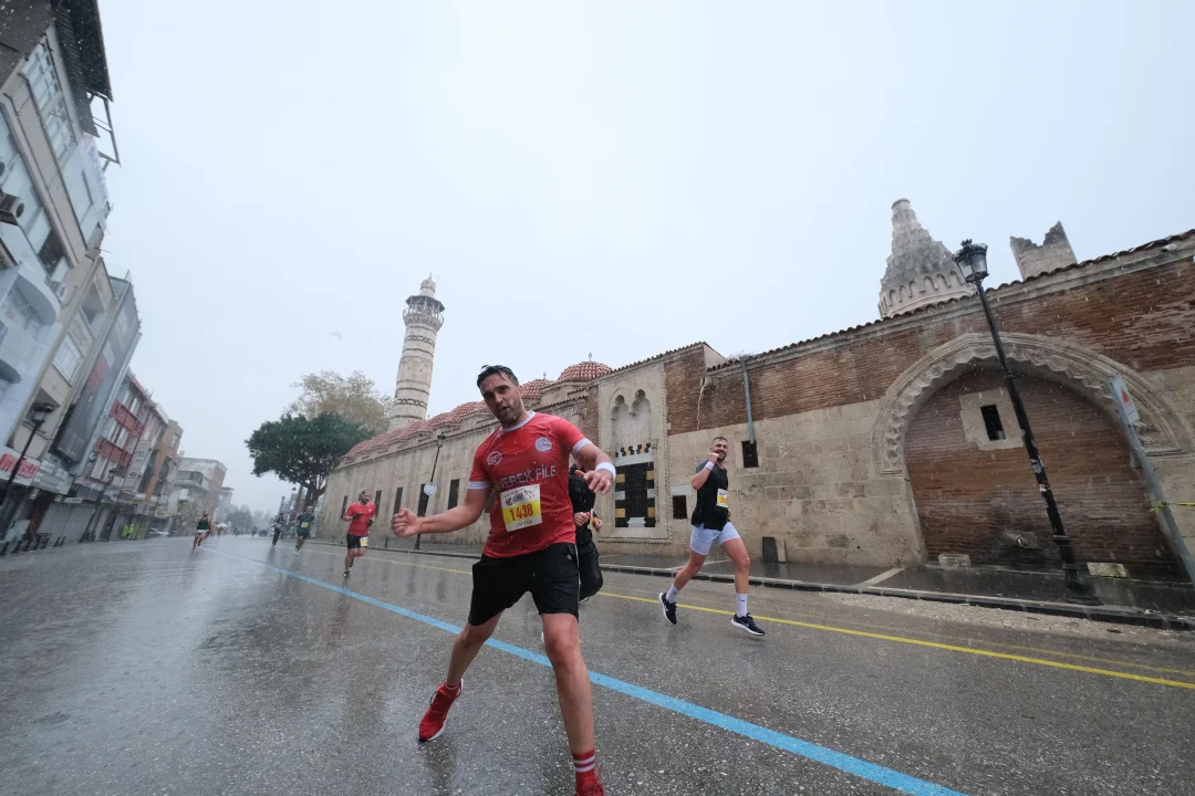 Adana’nın kurtuluş kutlamaları, 16. Uluslararası Kurtuluş Yarı Maratonuyla sona erdi