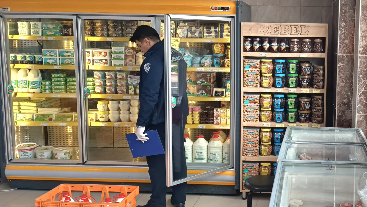 Zabıta’dan Şarküteri ve Dönercilere Sıkı Kontrol