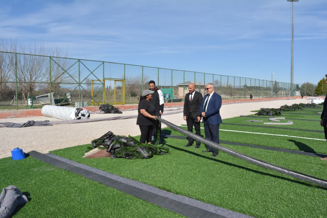 Kaymakam Kurtyemez, Sentetik Saha ve Şehir Stadyumu’nda İncelemelerde Bulundu