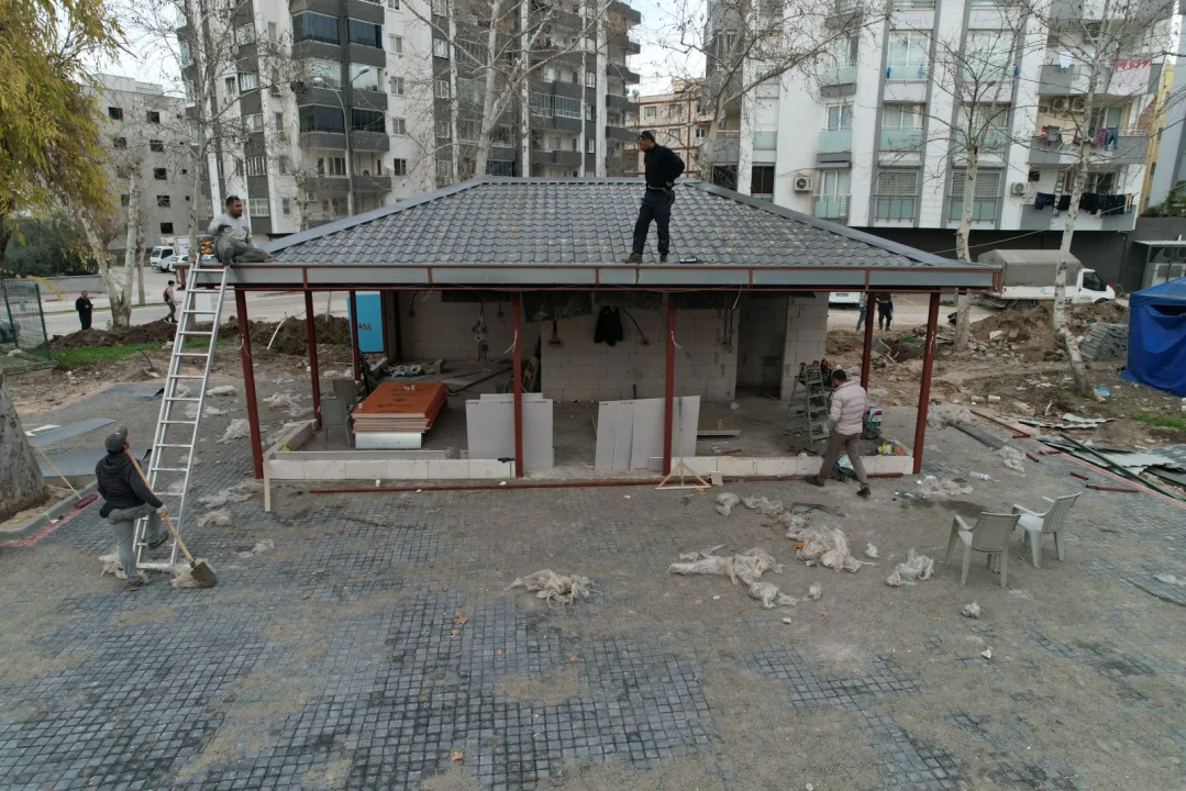 Ceyhan Belediyesi Park ve Bahçeler Müdürlüğü’nden İlçe Genelinde Yoğun Mesai