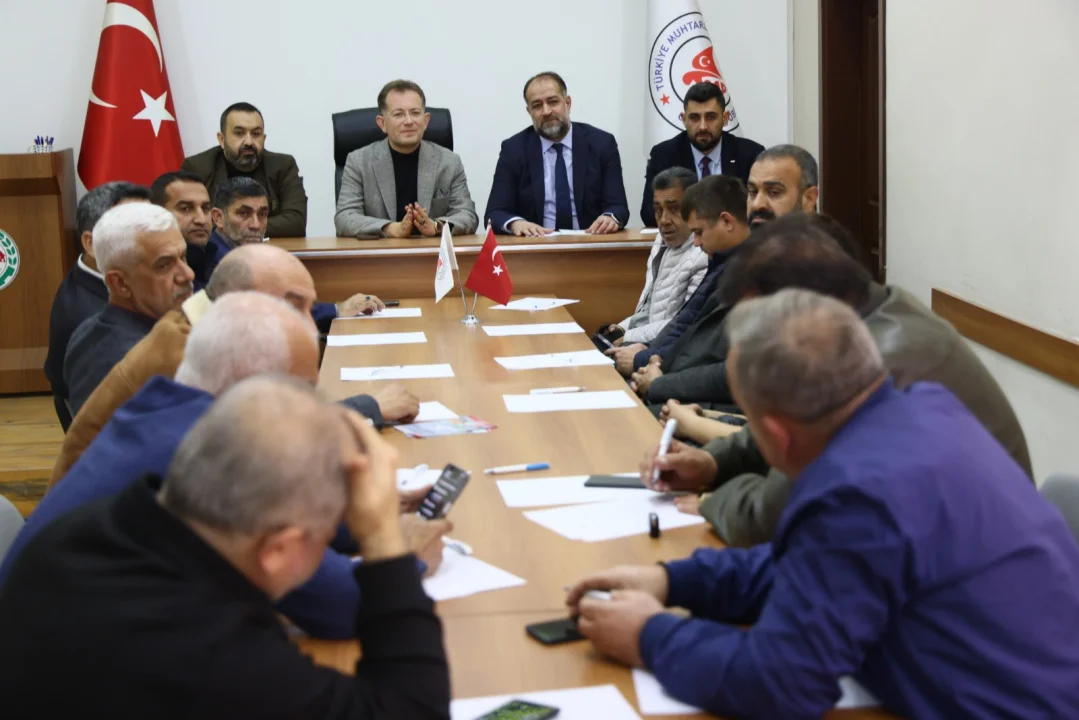 Ceyhan’da Doğalgaz Zirvesi: Muhtarlar Taleplerini Bölge Müdürüne İletti