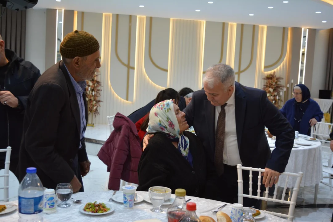 Ceyhan’da Birlik ve Beraberlik Sofrası: Şehit Yakınları ile Gaziler Onuruna Düzenlenen İftar